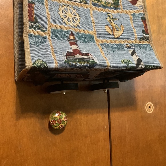 COASTAL THEMED TRAVEL BAG WITH WHEELS - Picture 4 of 11